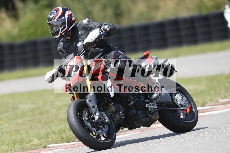 /27 12.06.2025 Ducati Schweiz Trackday Warmup  ADR/blau-bleu/24